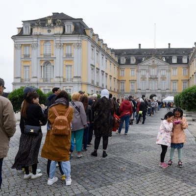 Lange Warteschlangen bildeten sich zum kostenlosen Rundgang durch das Schloss Augustusburg.