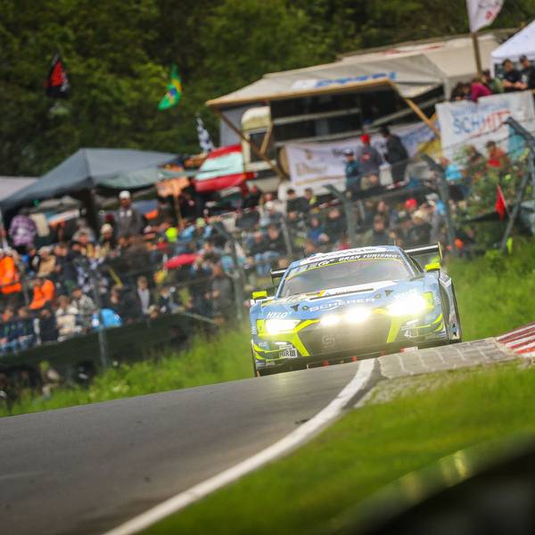 Das Bild zeigt Frank Stippler in seinem Audi während des Rennens.