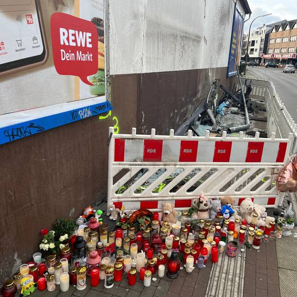 Die Anteilnahme und Betroffenheit nach dem Unfalltod eines 14 Jahre alten Jugendlichen in Niederkassel ist groß.