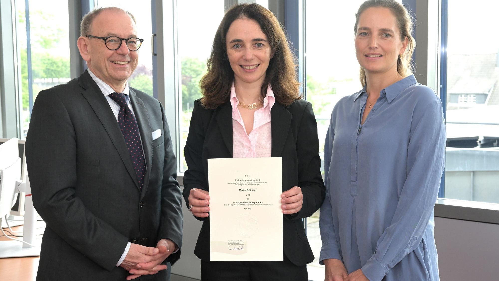 LG-Präs Roland Ketterle, neuer AG-Direktorin Marion Tettinger und neuer
Stv. Sibille Kozina (r.)