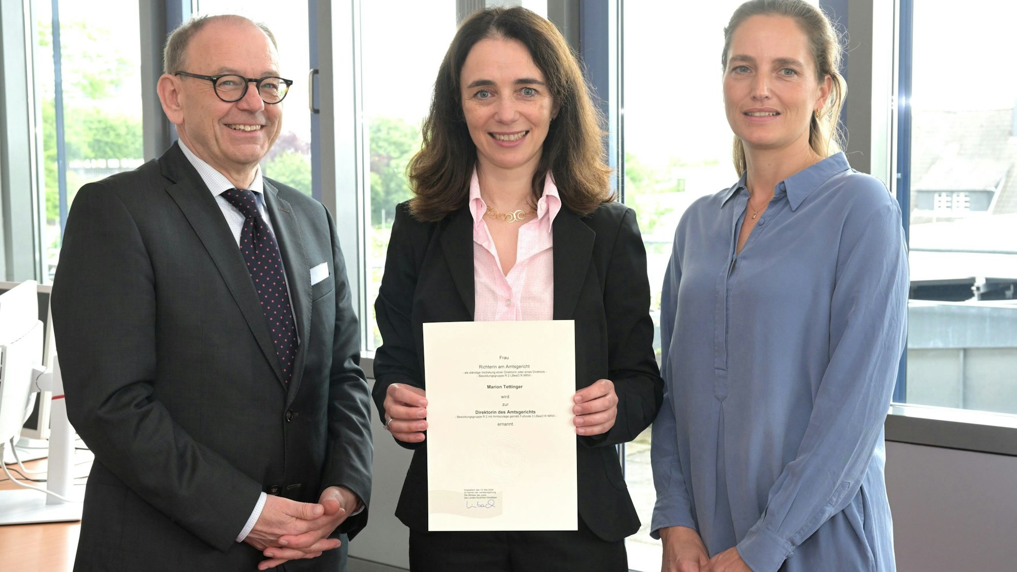 LG-Präs Roland Ketterle, neuer AG-Direktorin Marion Tettinger und neuer
Stv. Sibille Kozina (r.)