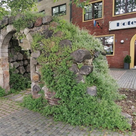 Zu sehen ist die Zollpforte am Kölner Thurnmarkt.