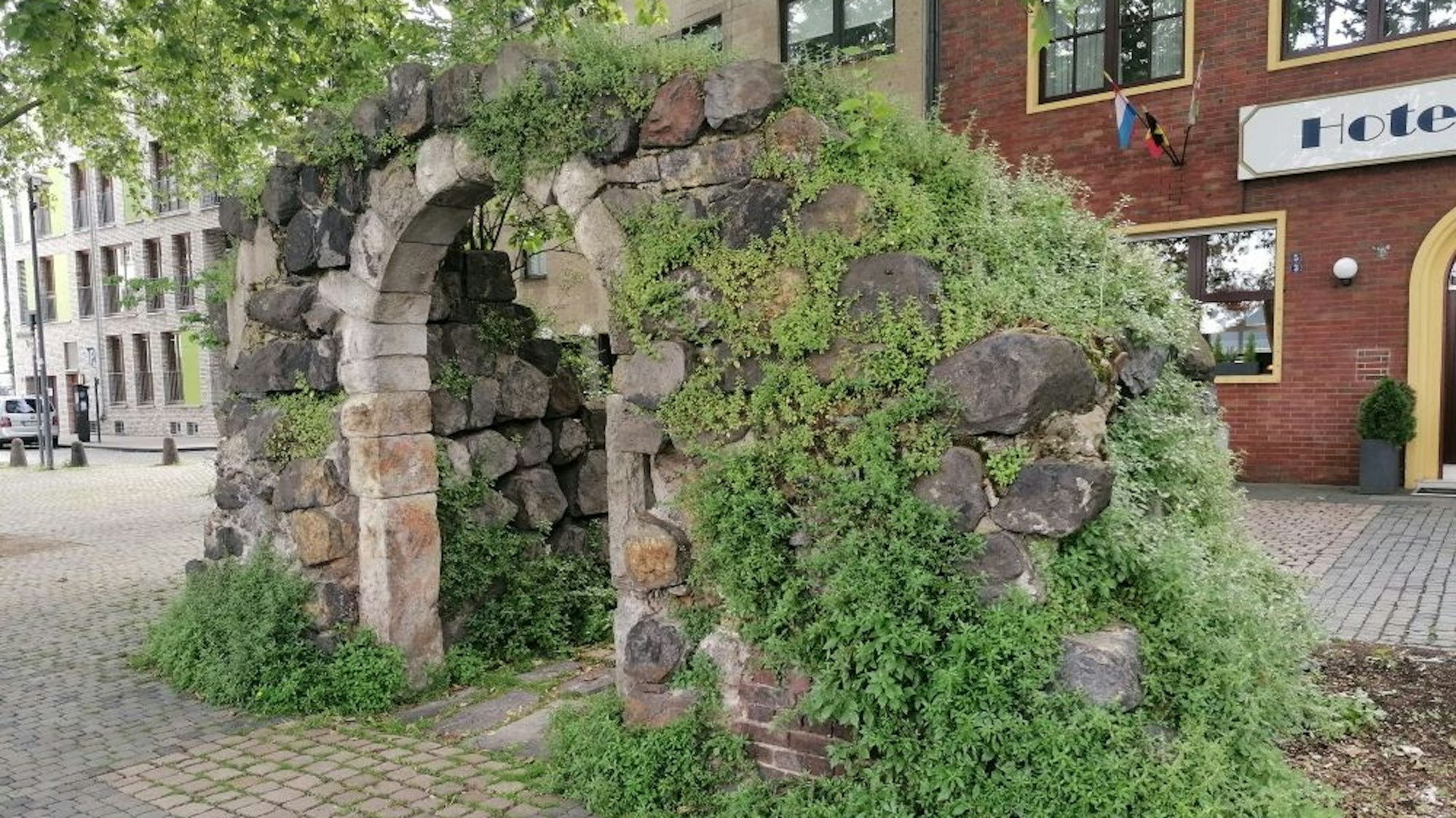 Zu sehen ist die Zollpforte am Kölner Thurnmarkt.