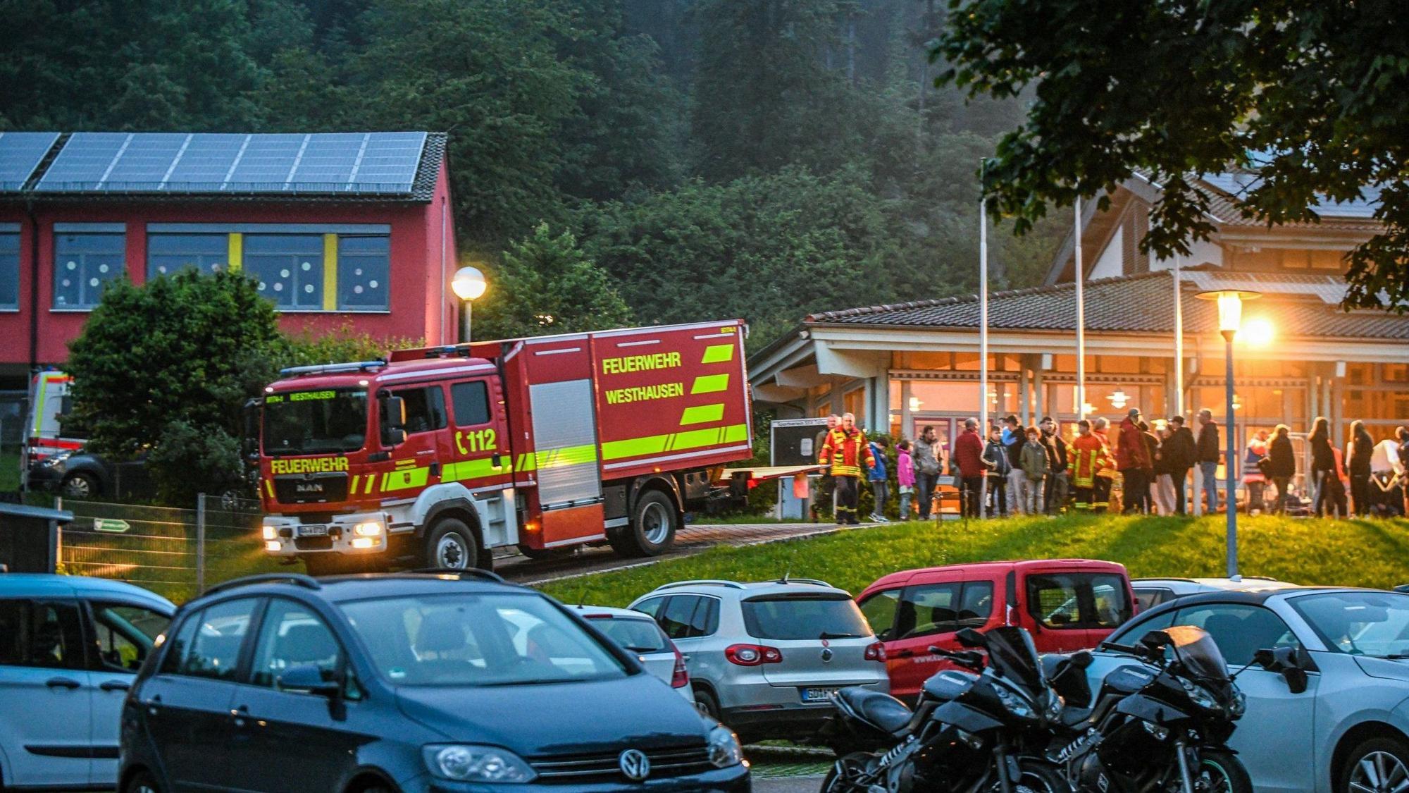 Evakuierte werden in Baden-Württemberg in einer Notunterkunft untergebracht.