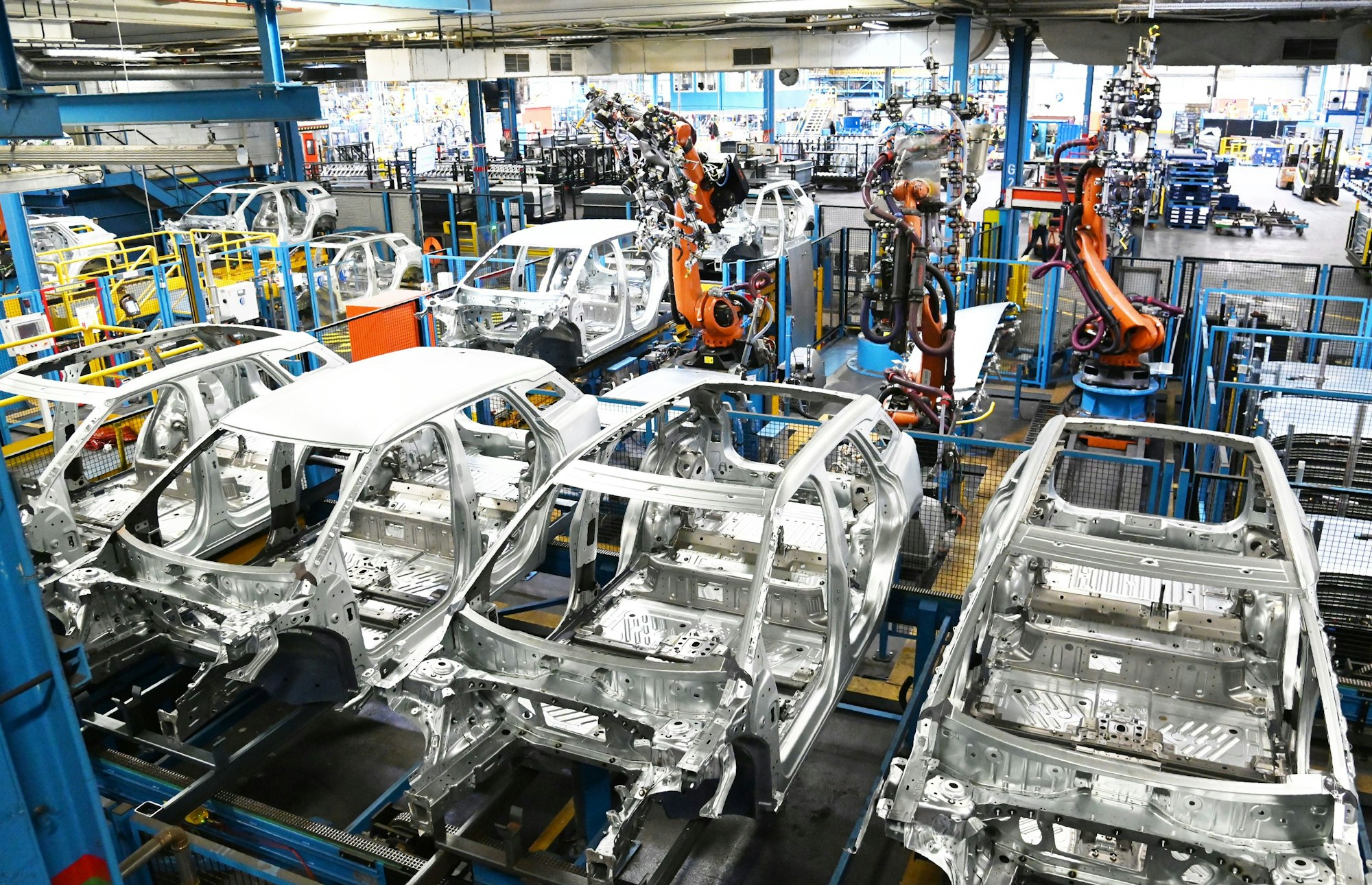 04.06.2024 Köln. Nach langer Verzögerung: Bei Ford in Niehl startet endlich die Produktion des ersten E-Modells Explorer. Der Autohersteller eröffnet sein „Ford Cologne Electric Vehicle Center“. Foto: Alexander Schwaiger