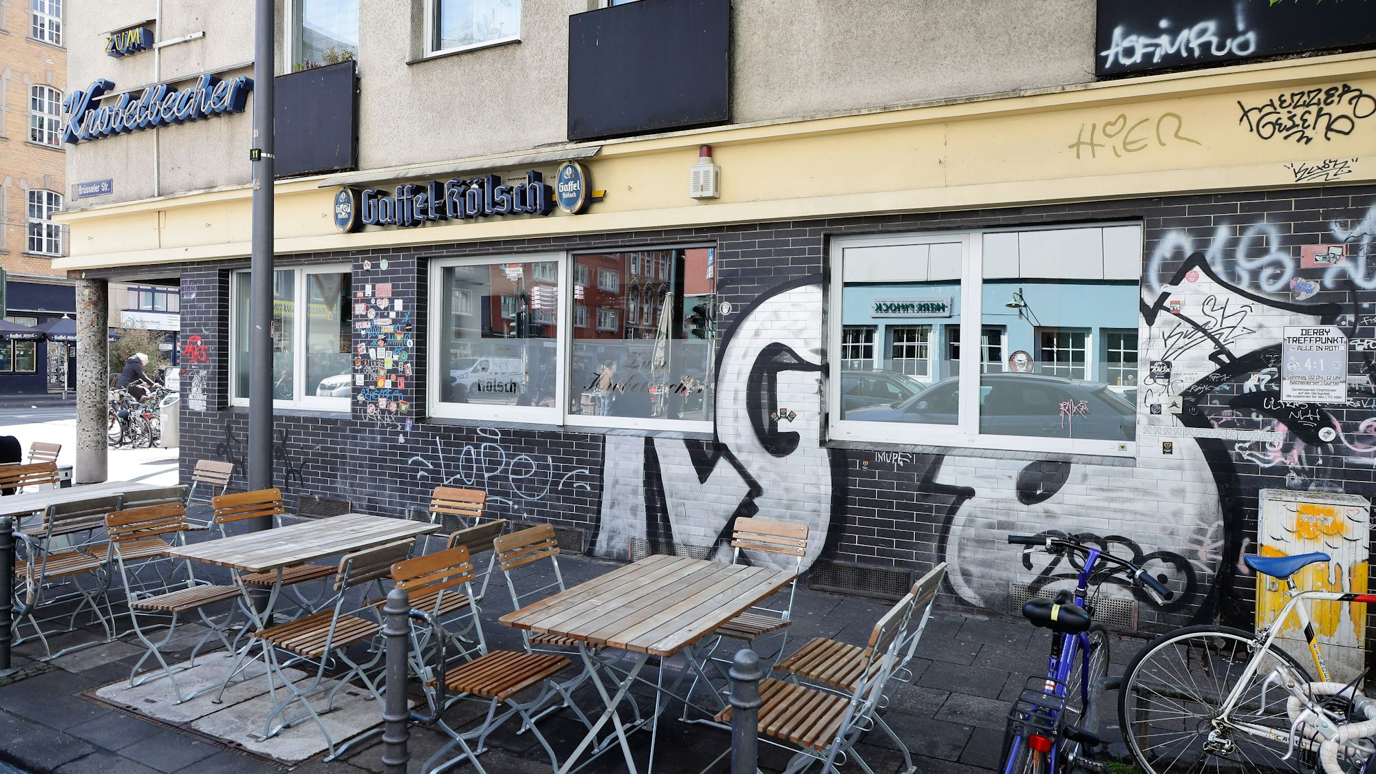 Zum Knobelbecher außen