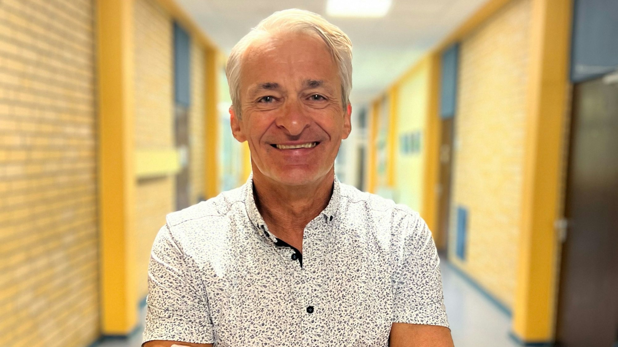 Herbert Weilguni vom Fitness-Studio Injoy in Porz-Wahn hat mit einer Spinning-Aktion Geld für die Defibrillatoren am Schulzentrum Wahn gesammelt.