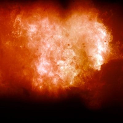 Blick in den Ofen der Müllverbrennungsanlage Weisweiler: Hier gehen gerade 13 Tonnen gefälschter Markenkleidung in Flammen auf.