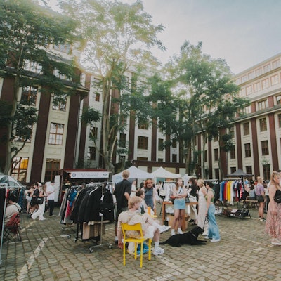 Blick auf den Pop-up Straßenmarkt „local.cologne“ im Schanzenviertel in Köln-Mülheim. Foto von local.cologne