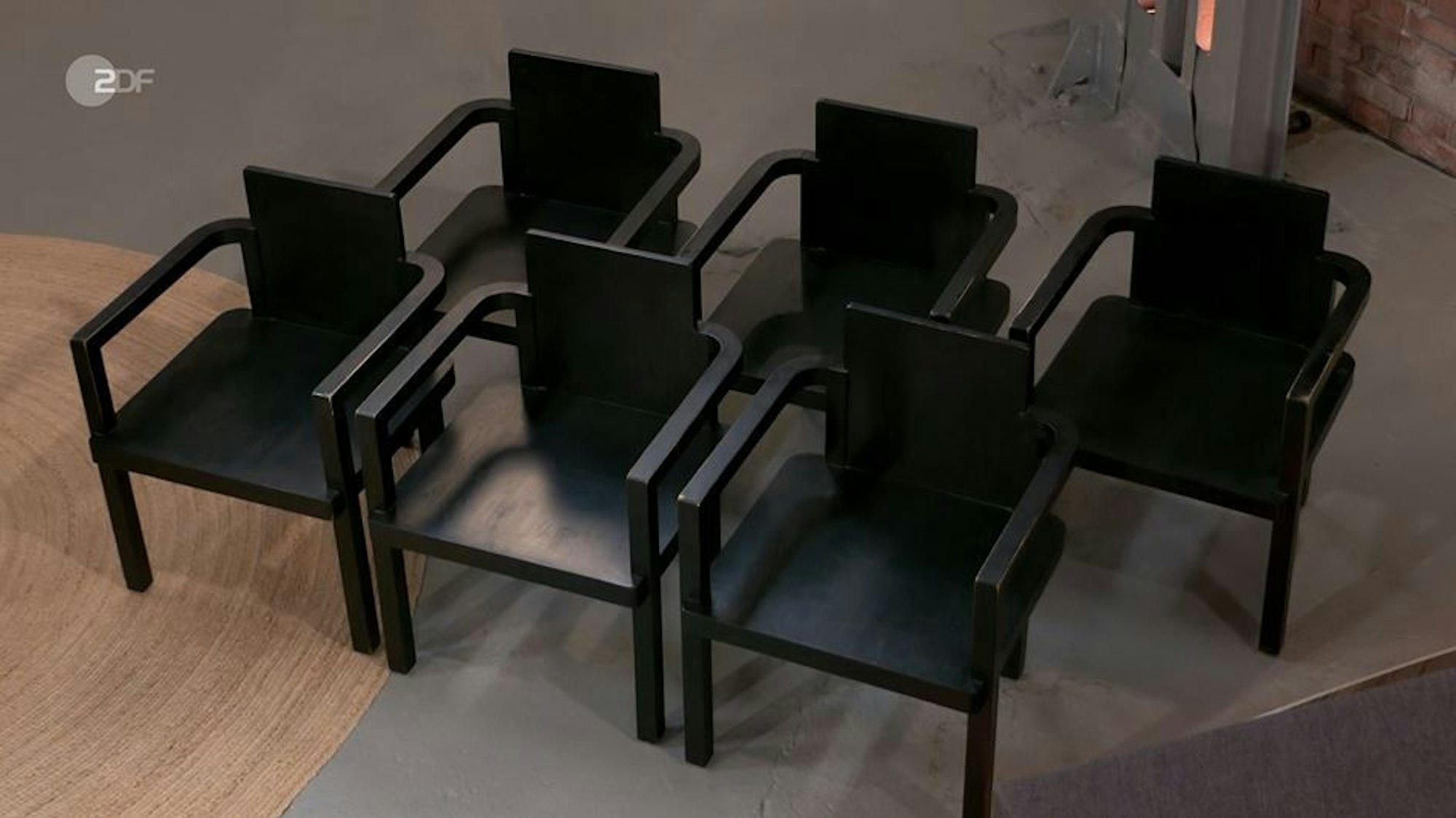 Die Stühle aus Bergisch Gladbach bei „Bares für Rares“.