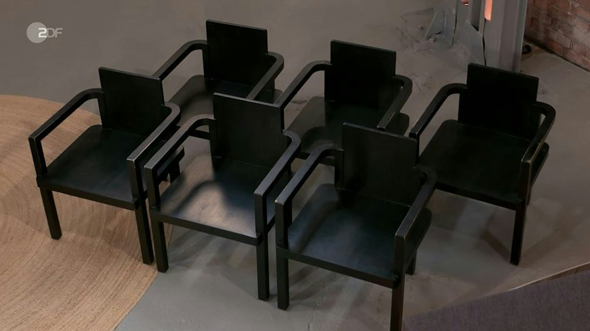 Die Stühle aus Bergisch Gladbach bei „Bares für Rares“.