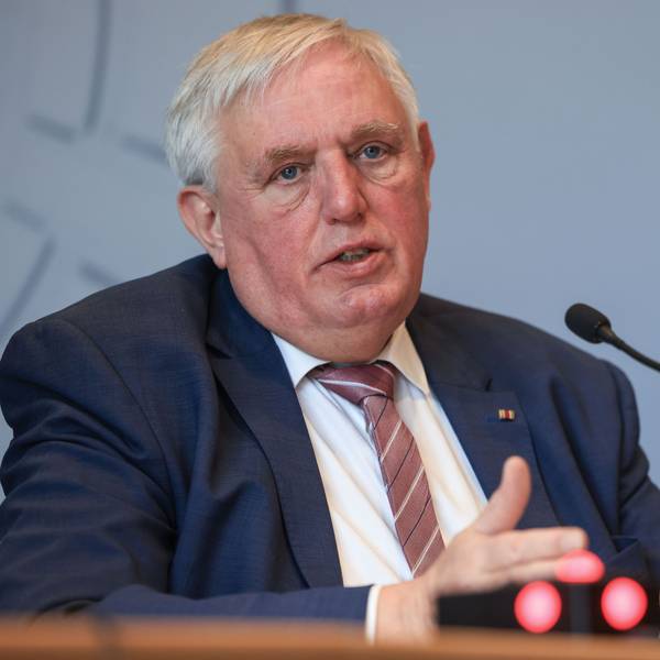 Karl-Josef Laumann (CDU), Gesundheitsminister spricht auf einer Pressekonferenz zur aktuellen Lage der Organspende in Nordrhein-Westfalen.