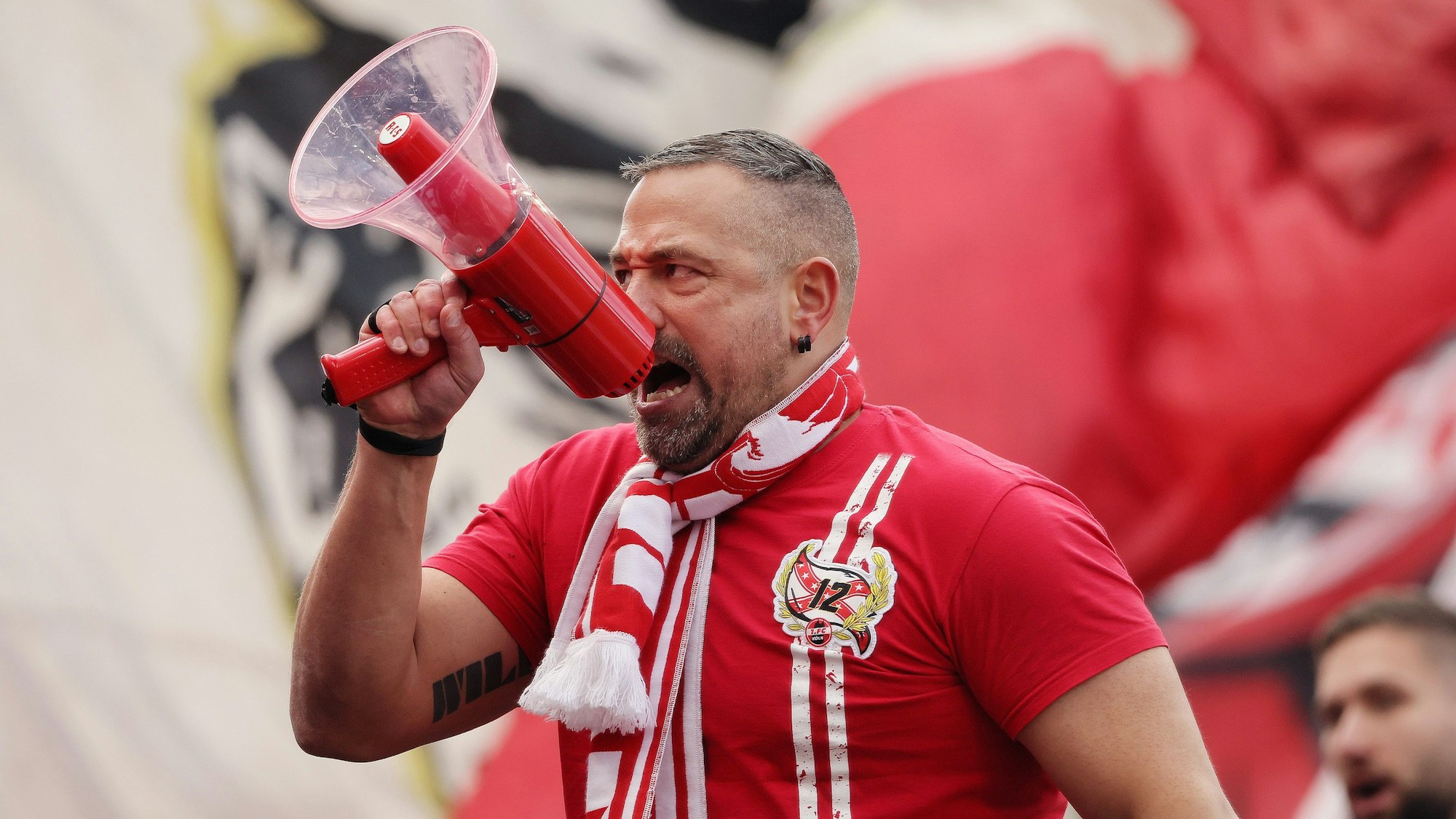 Südkurven-Vorsänger und Wilde-Horde-Mitglied Stephan Schell sprach vergangene Woche auf dem Rhein Roxy.