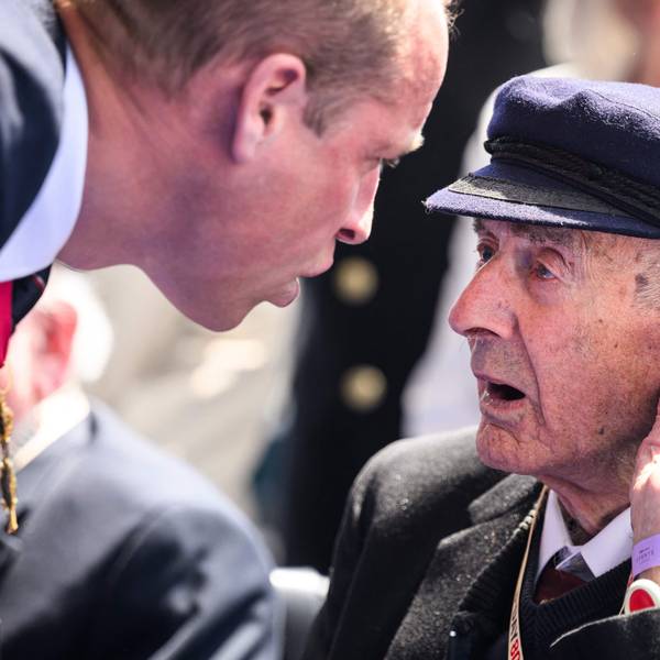 Prinz William im Gespräch mit D-Day-Veteran Harold Twine.