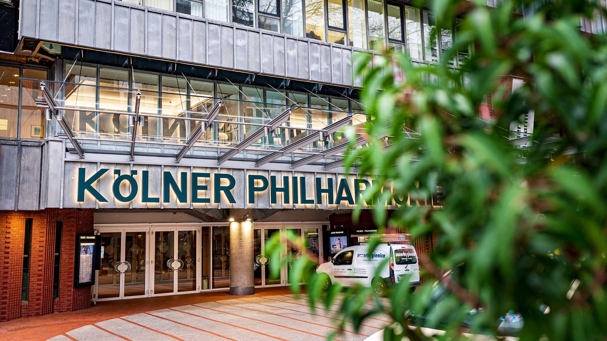 Das Foto zeigt den Eingangsbereich der Kölner Philharmonie.