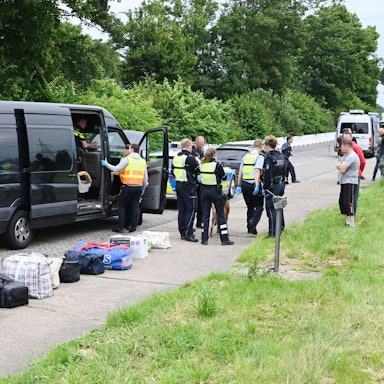 Zoll und Polizei ziehen Drogenschmuggler waren am Mittwoch bei einer Schwerpunktkontrolle auf der Suche nach Drogenschmugglern auf der Autobahn.