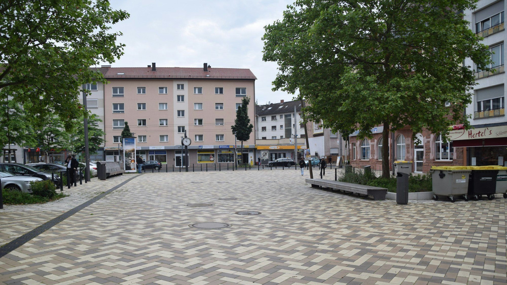 Der Marktplatz in Mannheim-Rheinau. Hier soll am Dienstagabend (4. Mai) ein AfD-Gemeinderatskandidat attackiert worden sein.