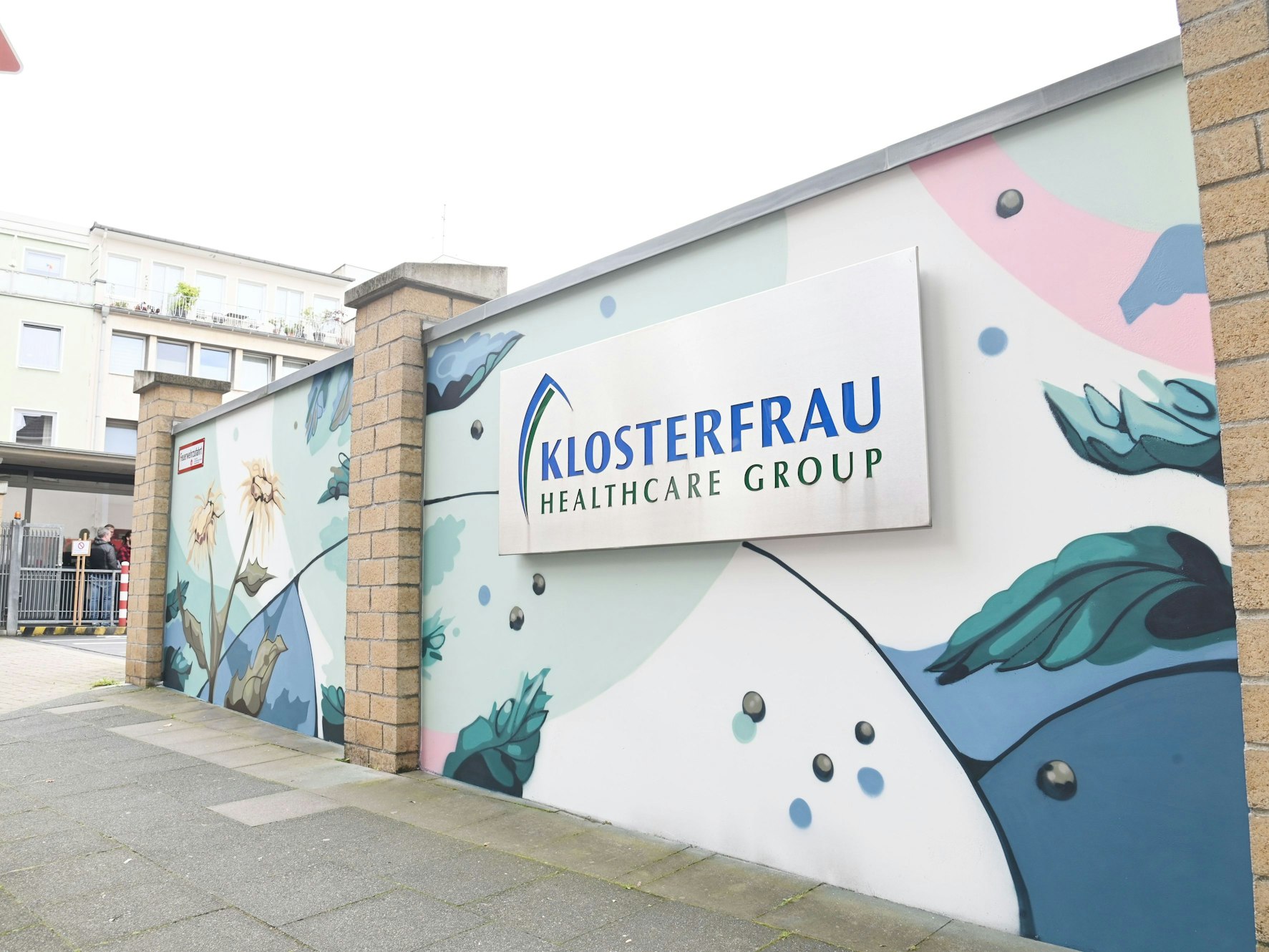 Außenwand-Gestaltung an der Zentrale von Klosterfrau im Gereonsviertel.