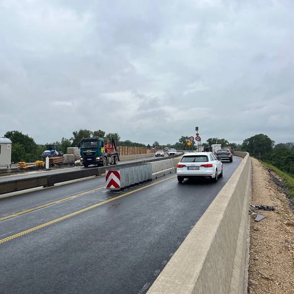 Die Deutsche Bahn hat neue Bauarbeiten am Autobahnkreuz Sankt Augustin-West angekündigt. Pendler müssen mit weiteren Einschränkungen rechnen.