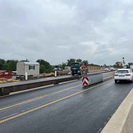 Die Deutsche Bahn hat neue Bauarbeiten am Autobahnkreuz Sankt Augustin-West angekündigt. Pendler müssen mit weiteren Einschränkungen rechnen.
