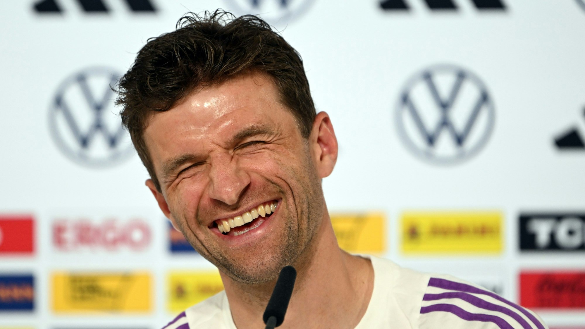 Deutschlands Thomas Müller lacht.