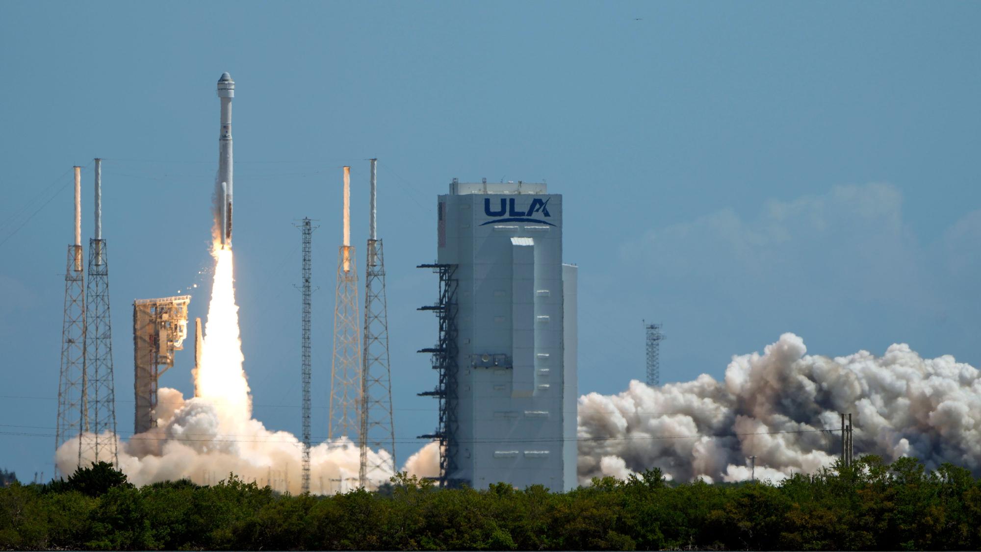 05.06.2024, USA, Cape Canaveral: Die «Starliner»-Kapsel von Boeing an Bord einer Atlas-V-Rakete hebt vom Space Launch Complex 41 der Cape Canaveral Space Force Station zu einem Flug zur Internationalen Raumstation ab.