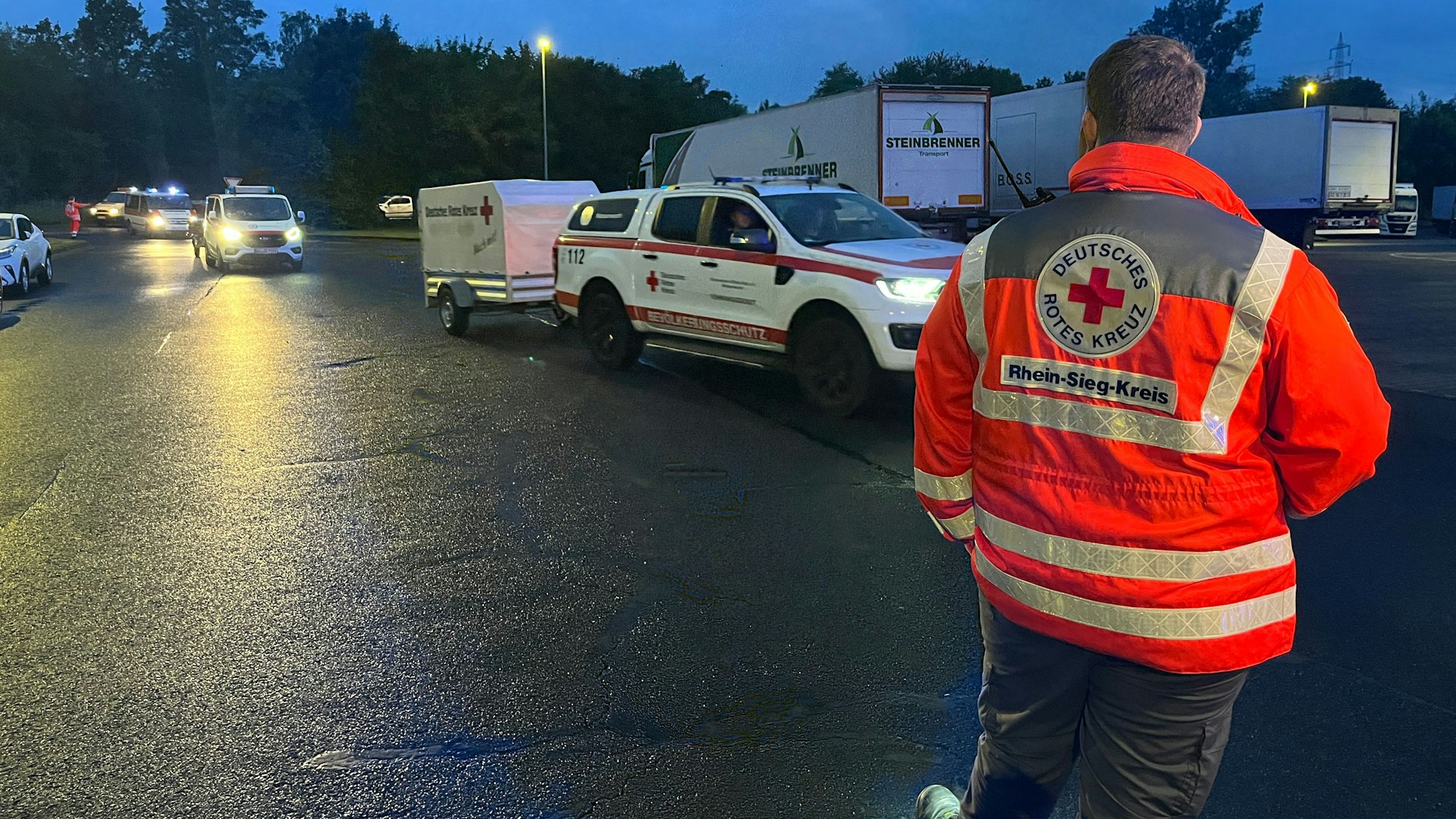 Der Wasserrettungszug Nordrhein der Wasserwacht des Deutschen Roten Kreuzes kehrte aus dem Einsatz in Bayern zurück.