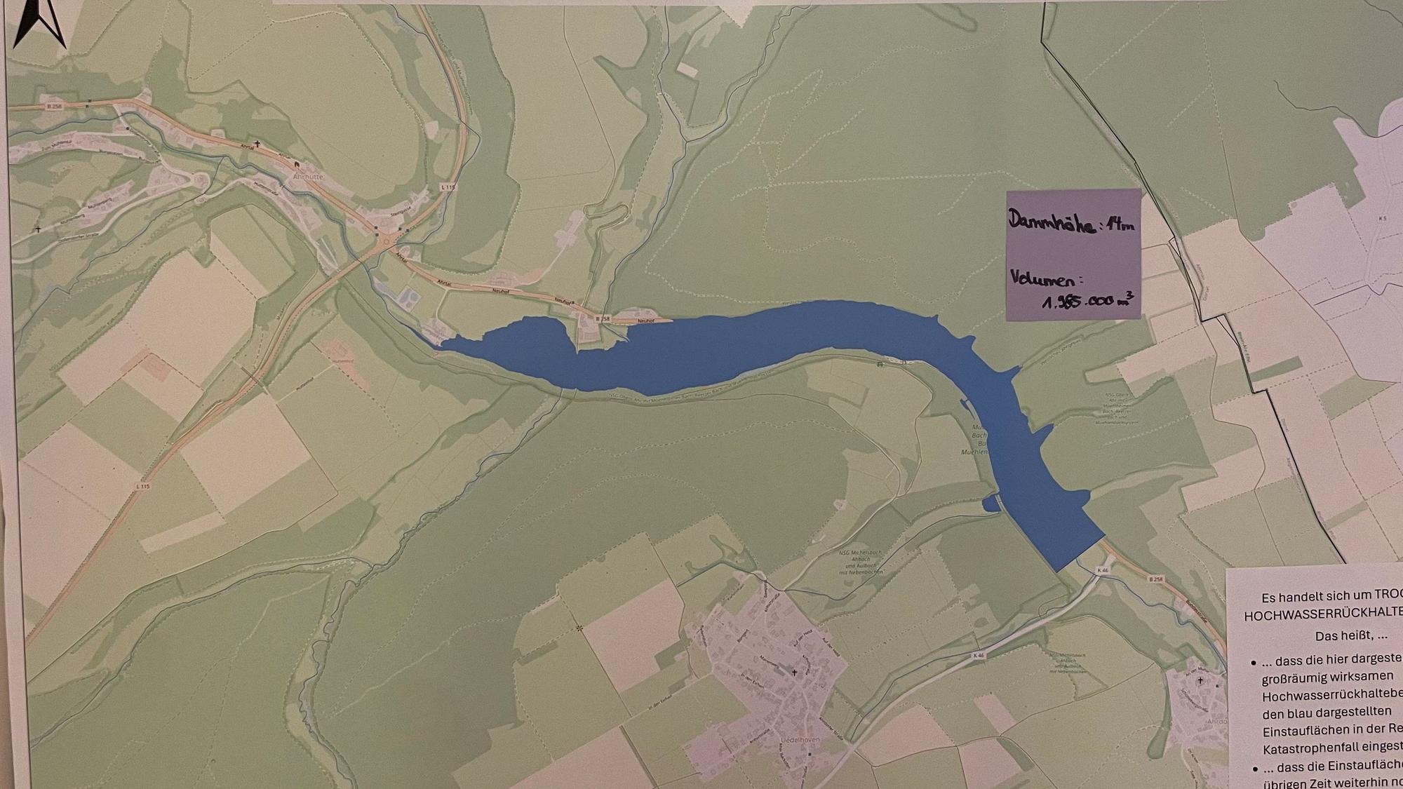 Auf einer Karte ist in Blau der mögliche Standort eines Hochwasserrückhaltebeckens an der Ahr bei Blankenheim-Ahrhütte eingezeichnet.