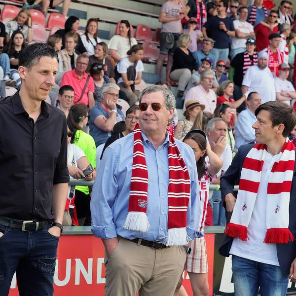 Christian Keller mit FC-Präsident Werner Wolf und Vize Carsten Wettich.