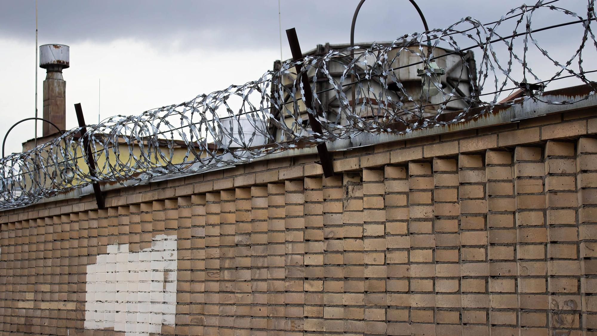 Außenwand des Moskauer Lefortovo-Gefängnis.