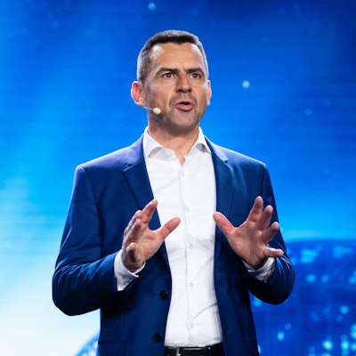 Martin Sander, Vorsitzender der Geschäftsführung der Ford-Werke GmbH, spricht bei der Vorab-Eröffnungsfeier des Ford Cologne Electric Vehicle Center. Der Deutschlandchef des US-Konzerns wechselt überraschend zu Volkswagen.