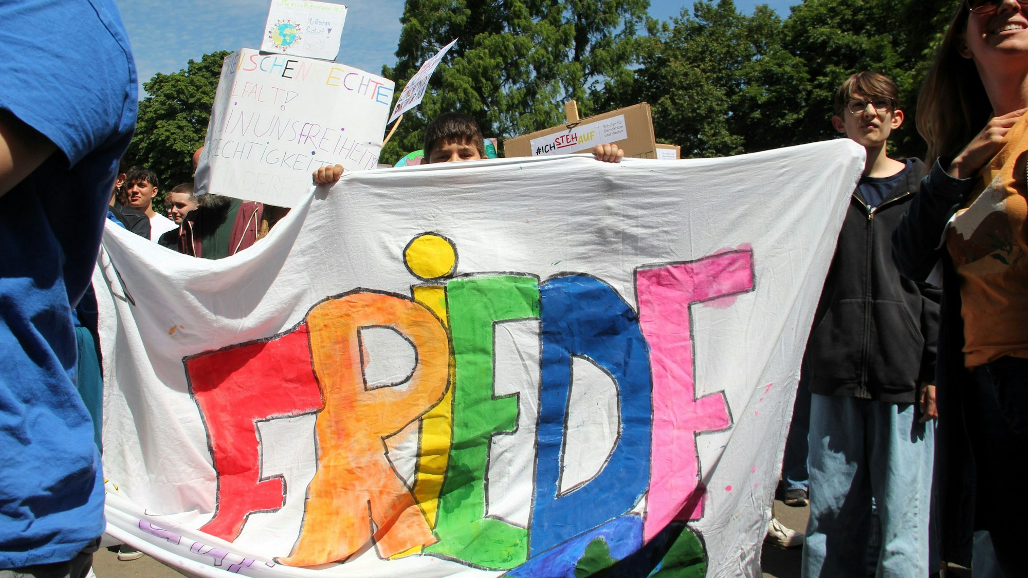 Die Demonstrationsteilnehmer setzten sich für Grundwerte des Zusammenlebens ein.