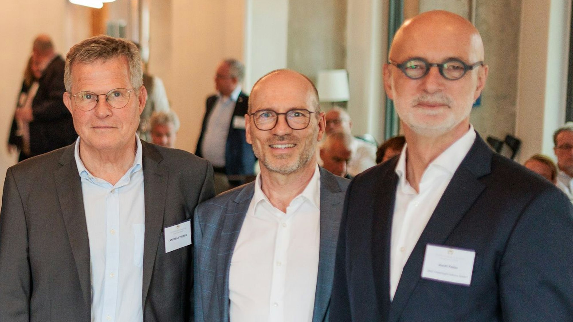 Andreas Tressin, Geschäftsführer der Unternehmerschaft und des Arbeitgeberverbands Rhein-Wupper, hier mit deren Vorsitzenden Marc Kretkowski und Arndt Krebs