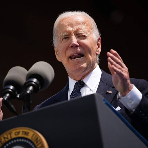 US-Präsident Joe Biden spricht während der Gedenkfeier für die gestorbenen amerikanischen Soldaten am D-Day in Frankreich.