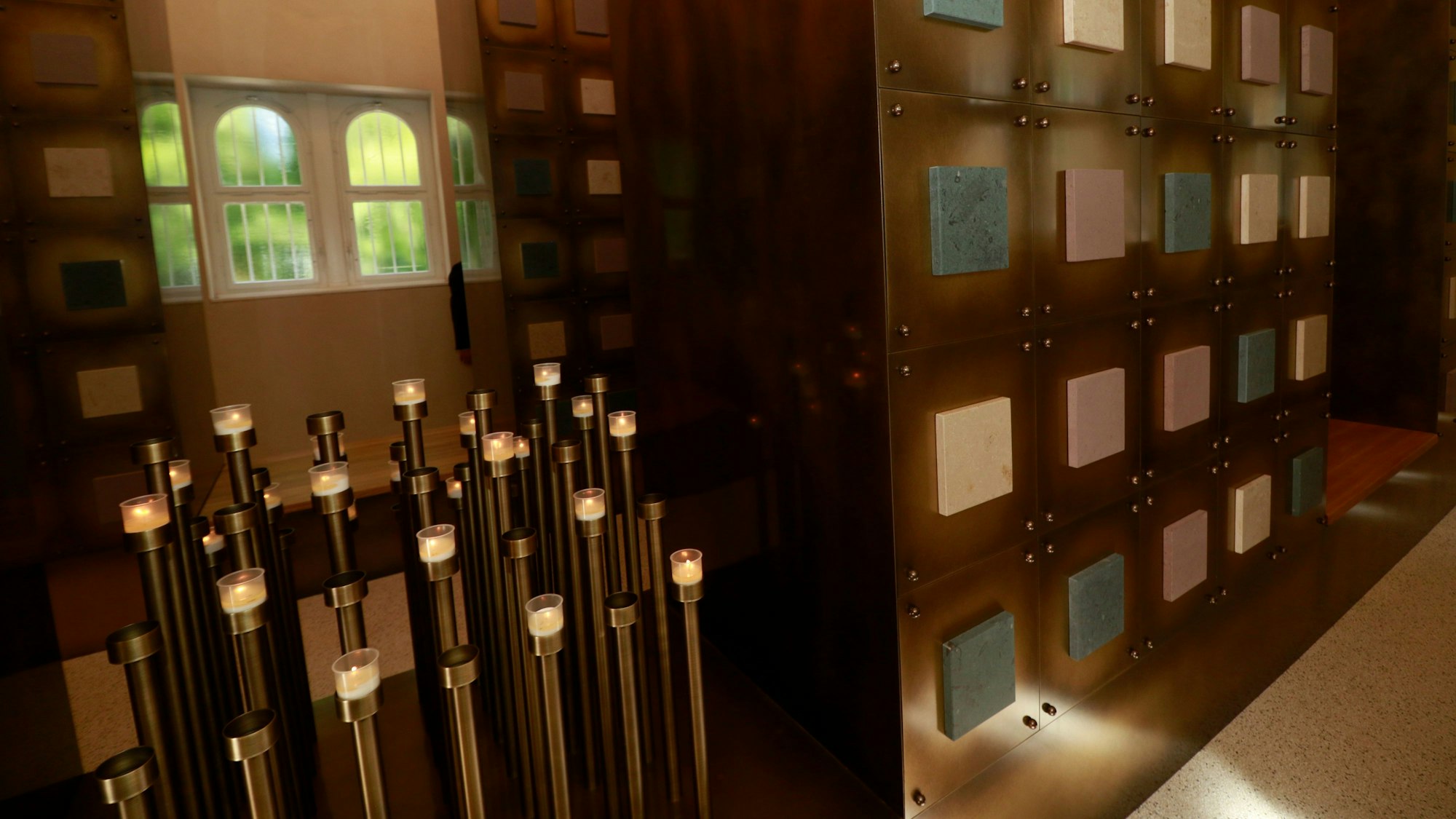 Das Bild zeigt das baugleiche Kolumbarium auf dem Kölner Melatenfriedhof. (Archivbild)