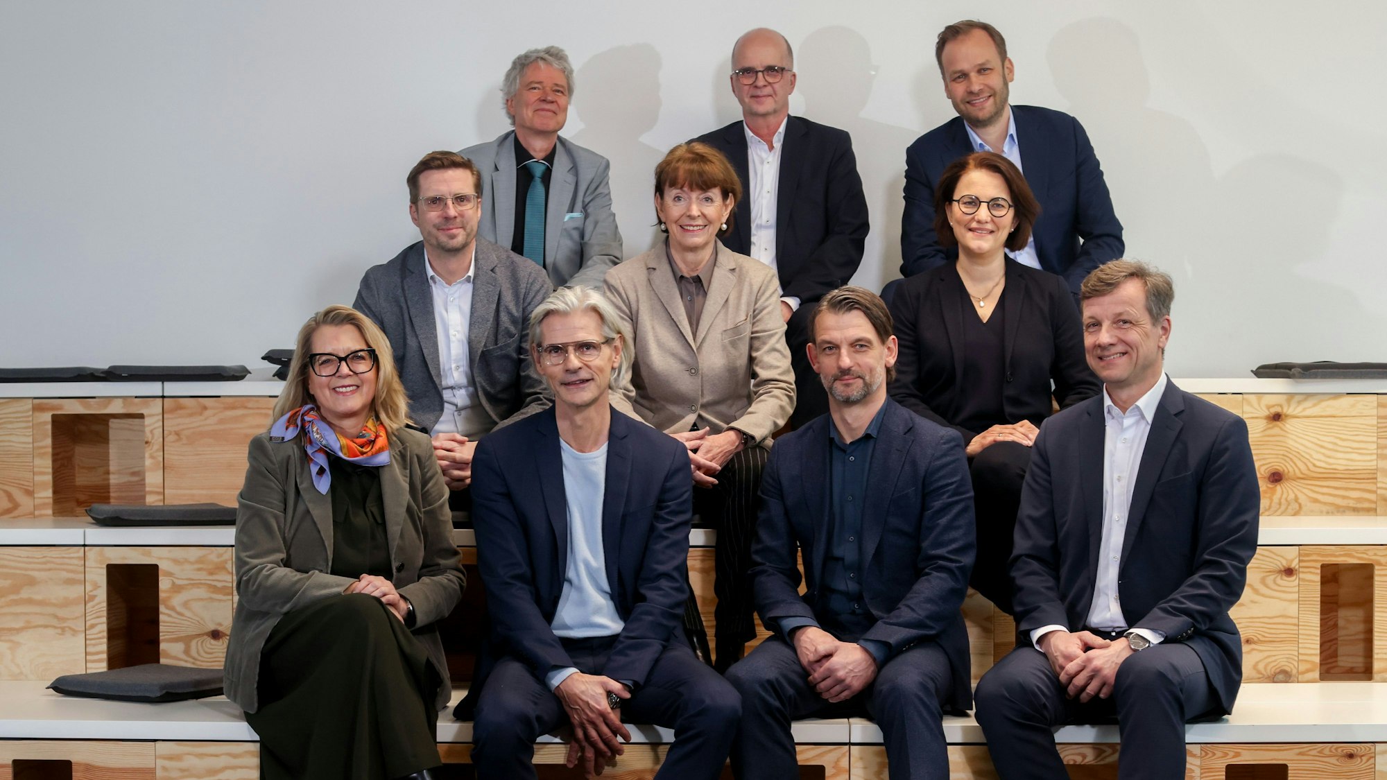 Der Kölner Stadtvorstand mit allen Dezernenten und der damaligen Oberbürgermeisterin Henriette Reker im Jahr 2024. Mittlerweile hat Torsten Burmester Reker abgelöst.
