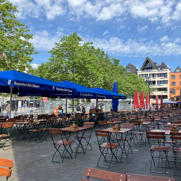 Der Außenbereich des Augustiner am Heumarkt. Links steht der Zaun, der die Public-Viewing-Fläche umgibt.