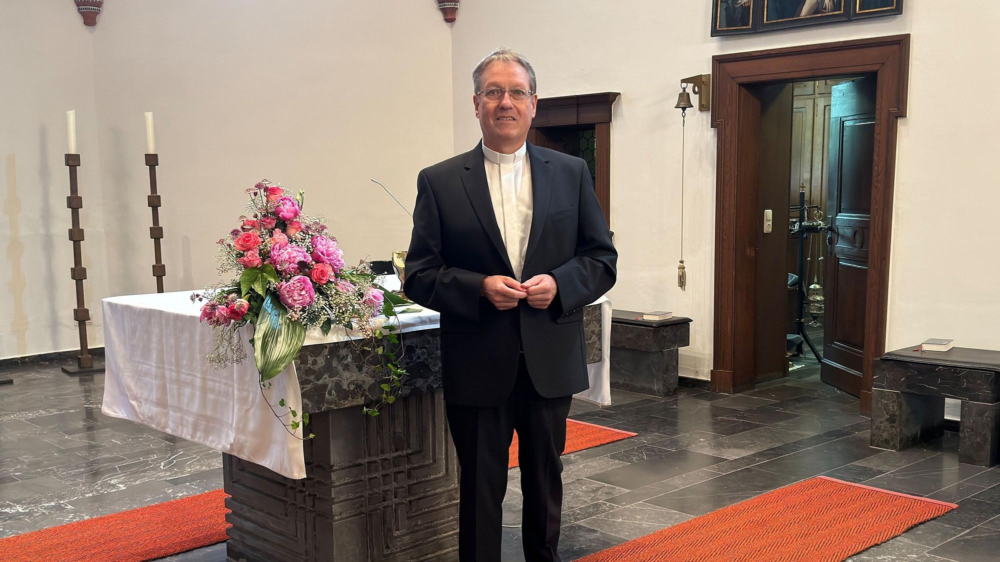 Pfarrer Michael König in der Kirche St. Laurentius in Quadrath-Ichendorf.