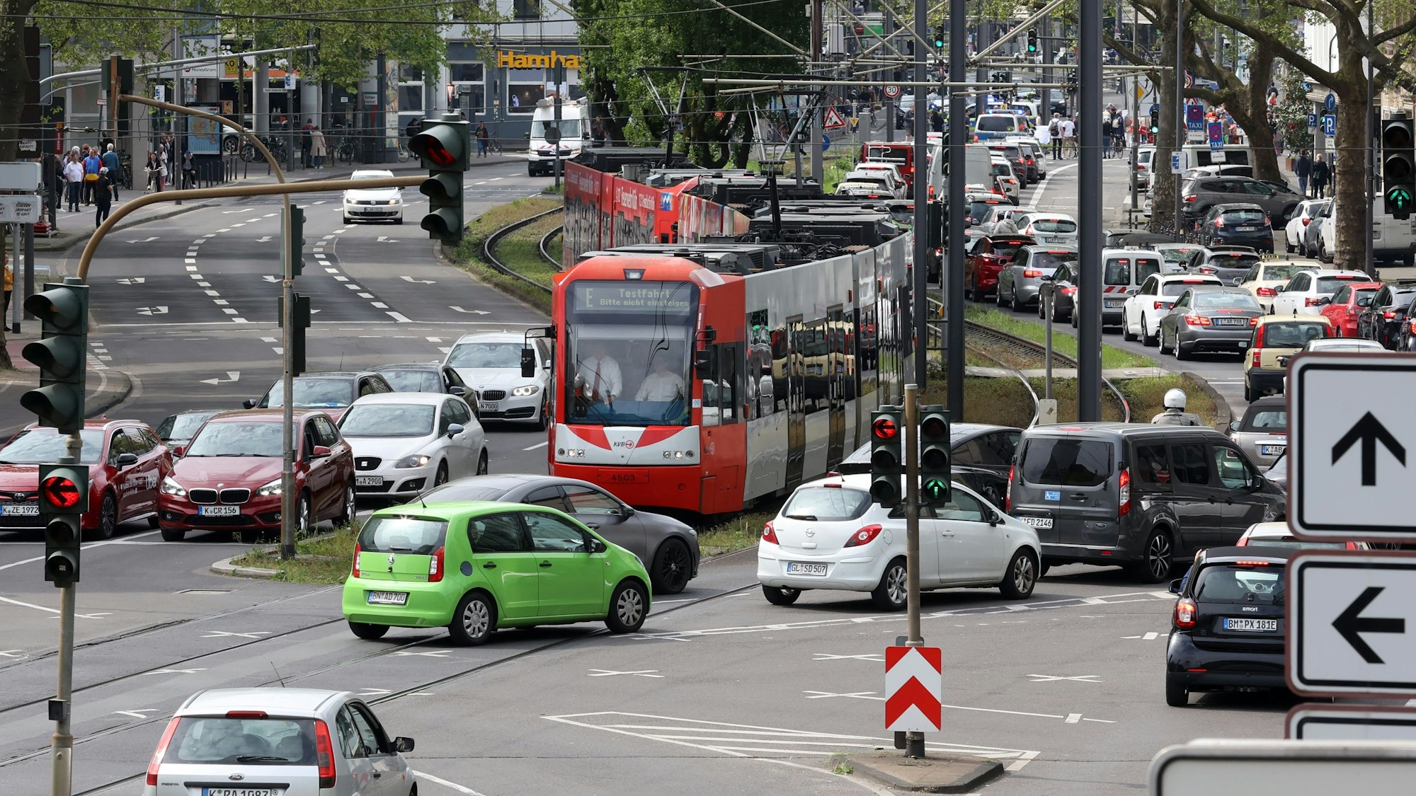 Testfahrten mit 90-m-Langzügen auf der Ost-West-Achse zwischen Bahnhof Deutz/Messe und Neumarkt