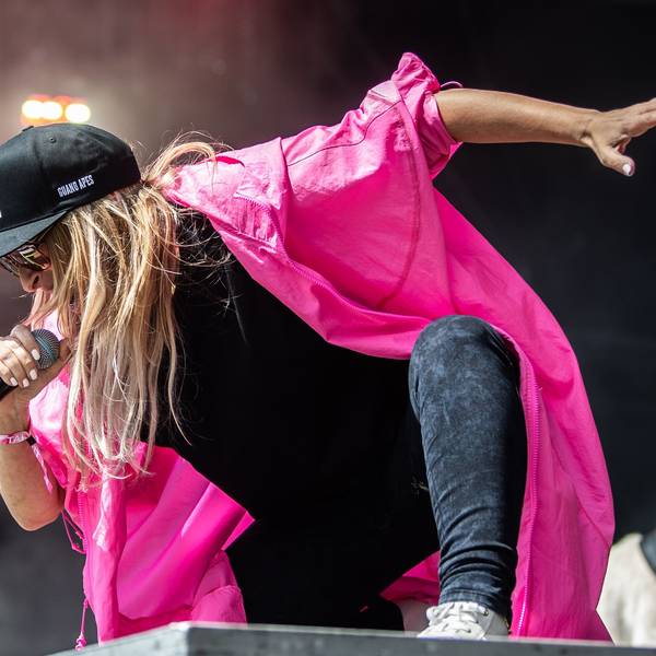 Das Bild zeigt Guano Apes-Sängerin Sandra Nasic auf der Bühne bei Rock am Ring.