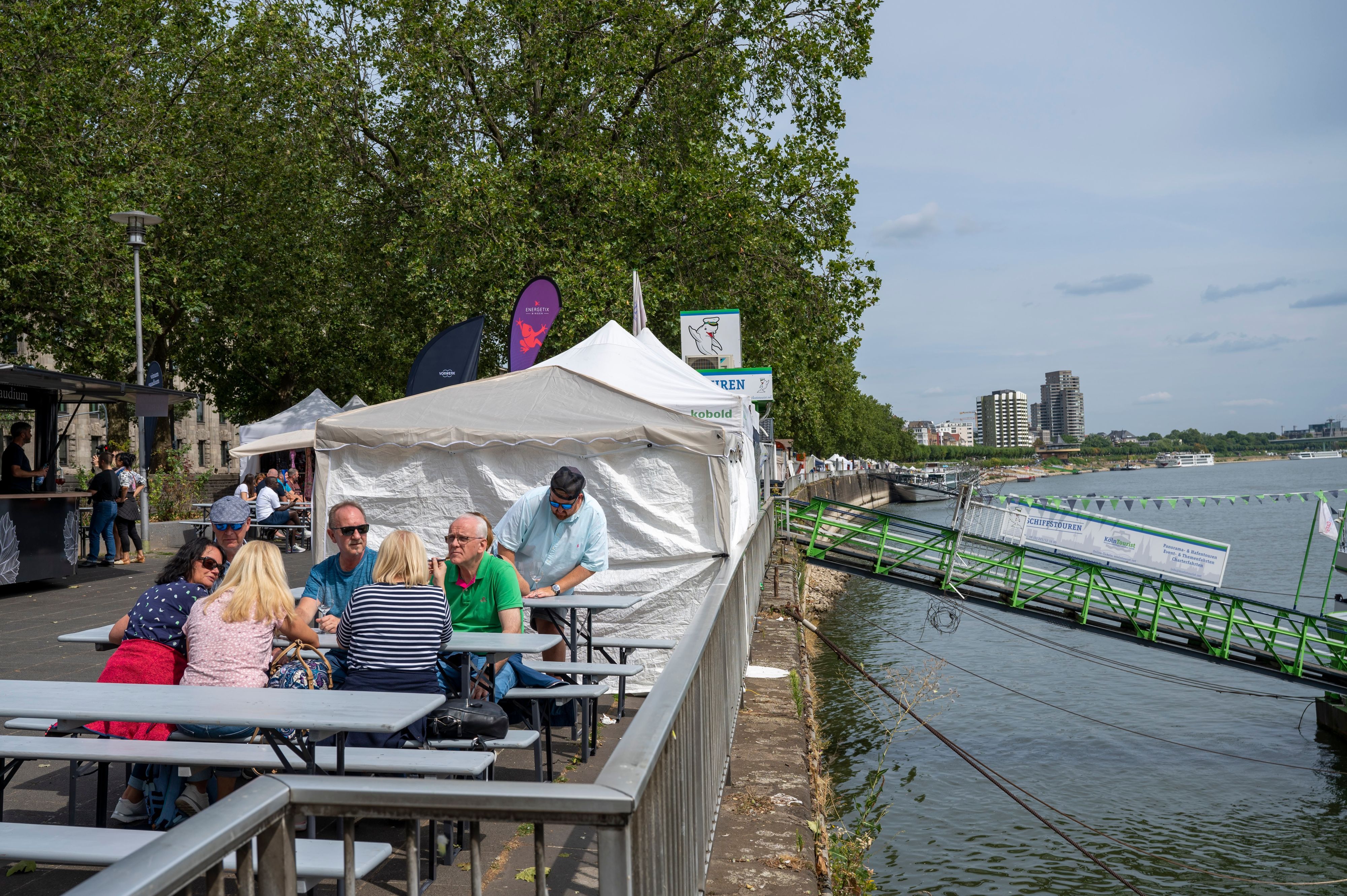 Das Rheinuferfest an der Rheinpromenade in Köln. (Archivbild)