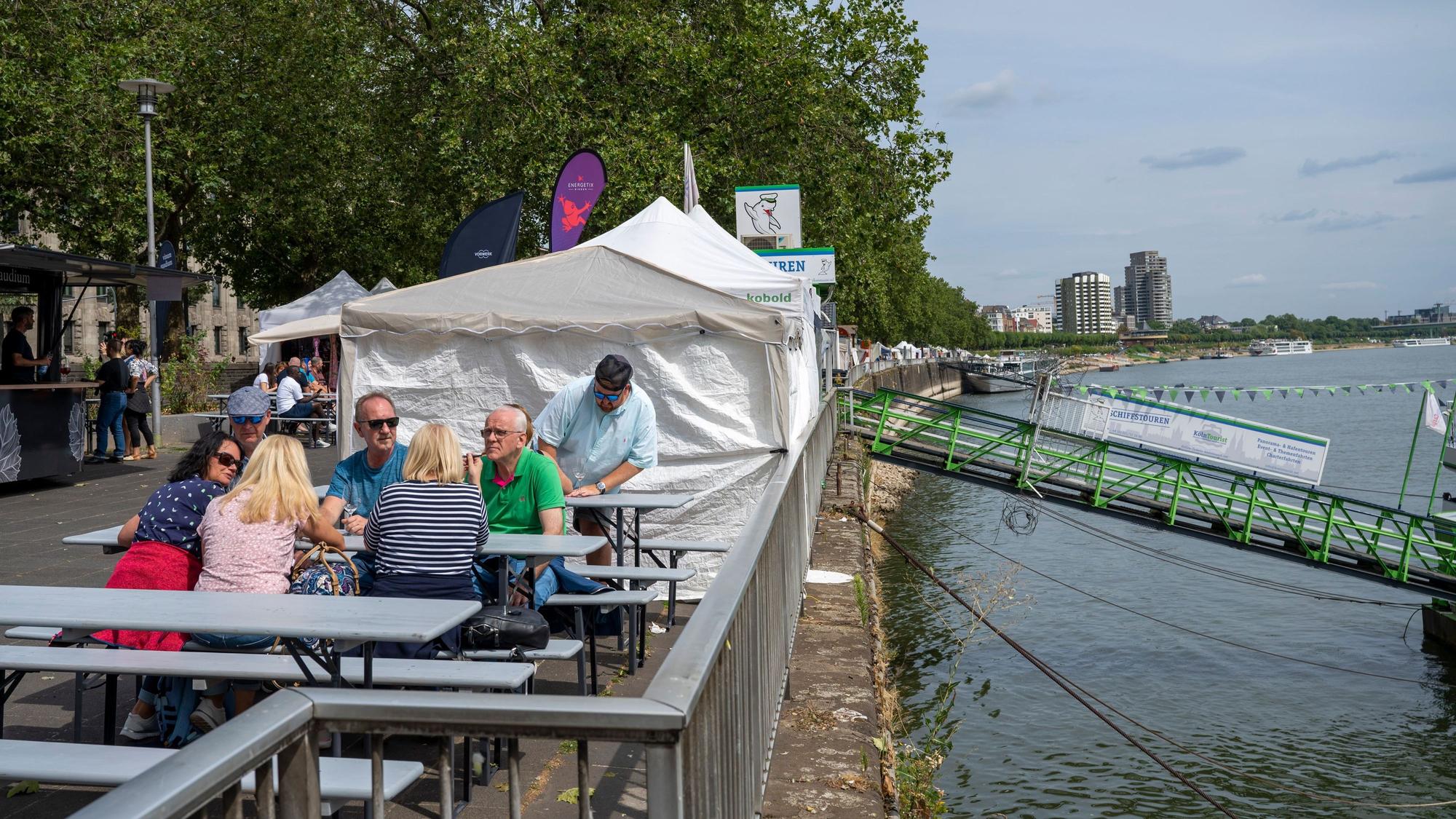 Das Rheinuferfest an der Rheinpromenade in Köln. (Archivbild)