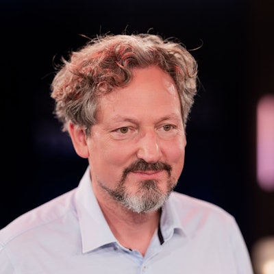 Eckart von Hirschhausen, Moderator, sitzt in den Studios des WDR im Stadtteil Bocklemünd nach der Talkshow «Kölner Treff». +++ dpa-Bildfunk +++