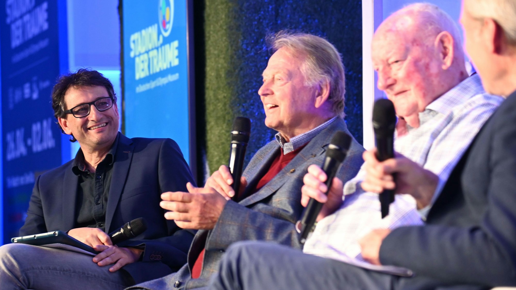 Karl-Heinz Thielen im Gespräch mit Toby Charles und KStA-Redakteur Stephan Klemm.