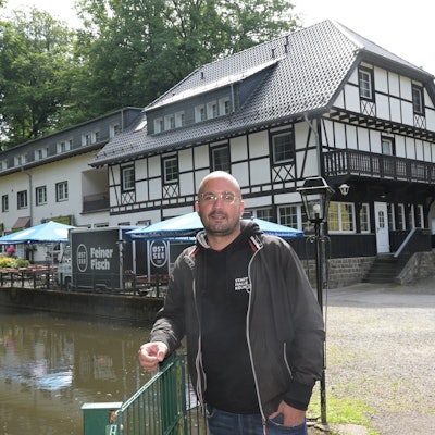 Daniel Rabe hat das Traditionslokal Forsbacher Mühle in Rösrath-Forsbach wieder geöffnet.