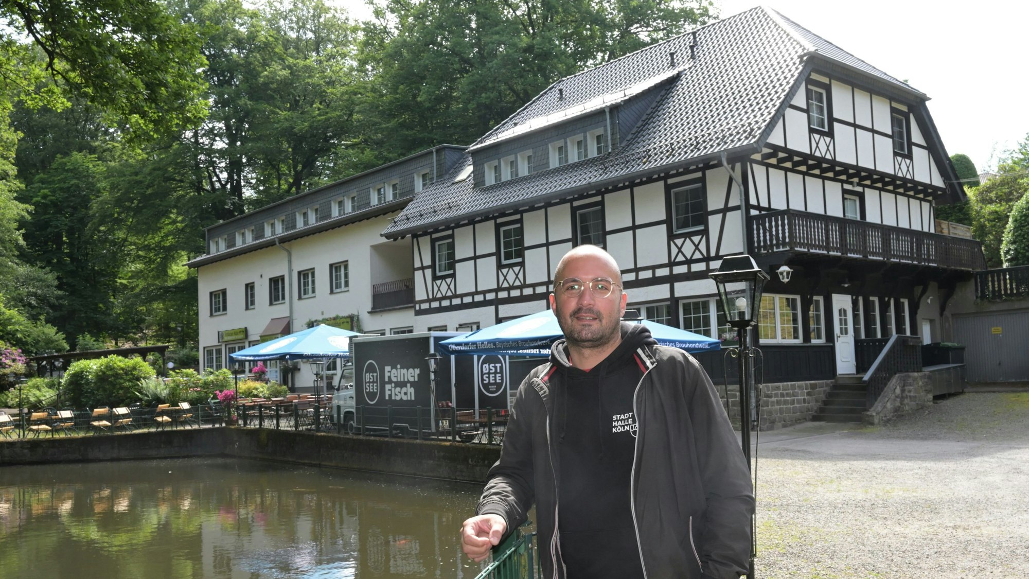 Daniel Rabe hat das Traditionslokal Forsbacher Mühle in Rösrath-Forsbach wieder geöffnet.