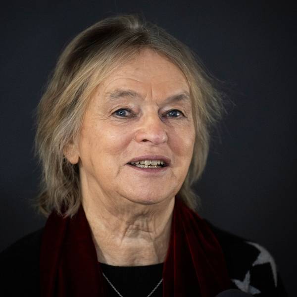 ARCHIV - 18.10.2023, Hessen, Frankfurt/Main: Elke Heidenreich, deutsche Schriftstellerin, gibt ein Interview nach ihrem Auftritt auf der SWR2 Bühne. Gastland der weltgrößten Bücherschau, die bis zum 22. Oktober stattfindet, ist im Jubiläumsjahr Slowenien. (zu dpa: «Elke Heidenreich: «Ich bin keine nette Alte»») Foto: Hannes P Albert/dpa +++ dpa-Bildfunk +++