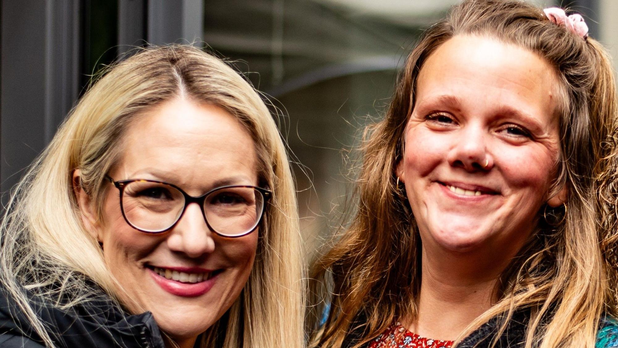 Barbara Thöring (links) und Siba Oberbiermann vom Ambulanten Kinder- und Jugendhospizdienst Köln (AKHD)