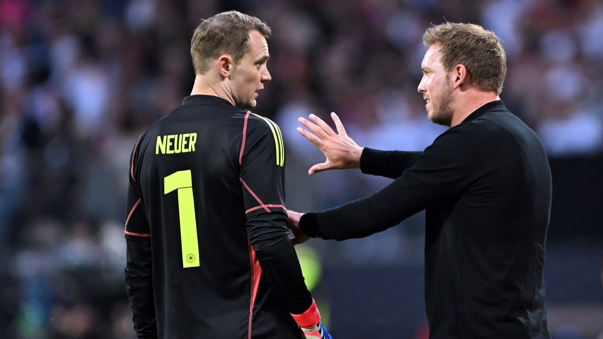 Bundestrainer Julian Nagelsmann und Torwart Manuel Neuer. Nach der EM-Generalprobe hat sich eine Torwartdiskussion entwickelt. (Archivbild)