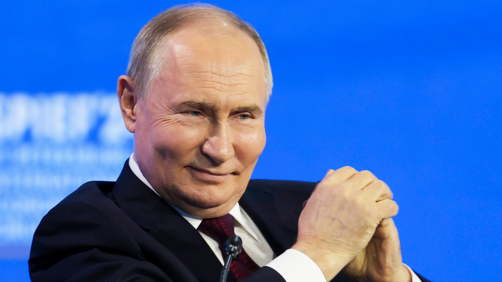 Wladimir Putin beim St. Petersburger Wirtschaftsforum. Der Kremlchef hat sich ausführlich zur AfD geäußert.